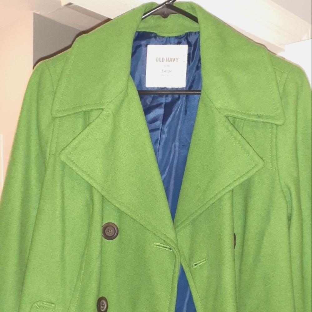 Old Navy size L green pea coat. Coat has never been worn. Offers are welcome